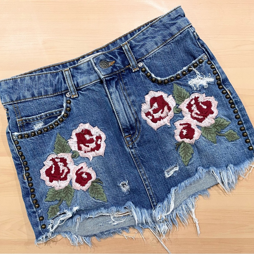 Free People embroidered denim mini skirt. Size 25.